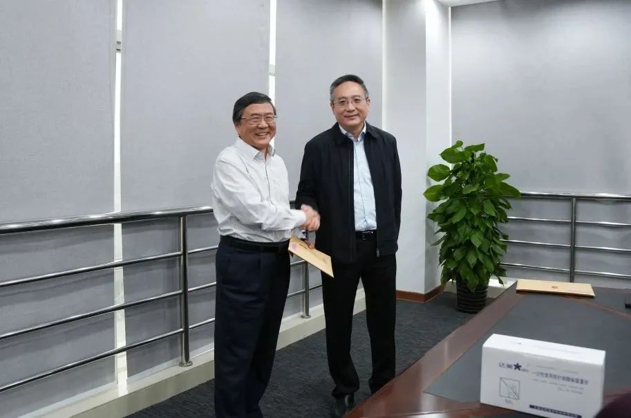 奉賢區(qū)人大常委會黨組書記、主任張培榮一行蒞臨上海山美股份開展“優(yōu)環(huán)境、穩(wěn)經(jīng)濟(jì)”大走訪大調(diào)研